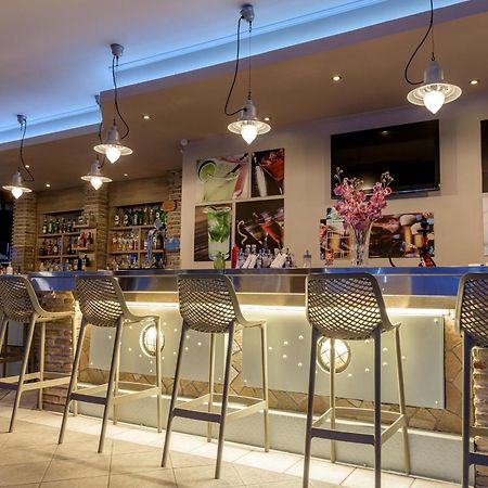 Sofia'S Hotel Kalamákion Екстериор снимка