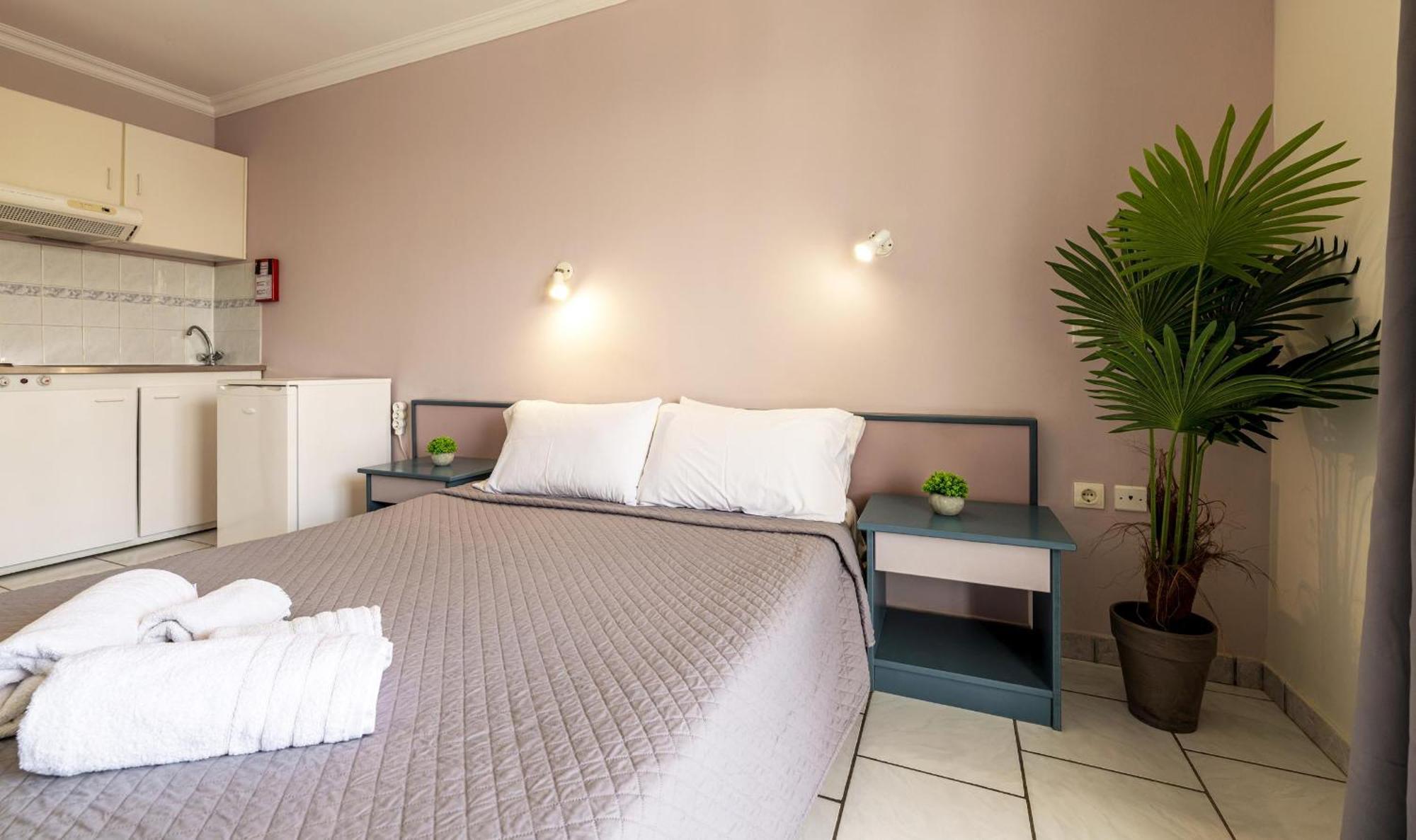 Sofia'S Hotel Kalamákion Екстериор снимка