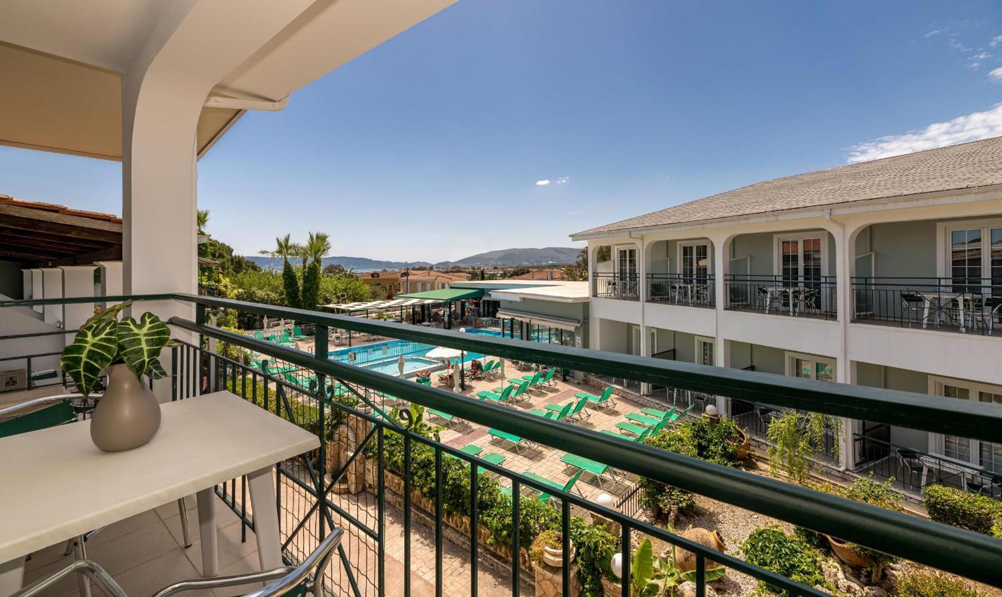 Sofia'S Hotel Kalamákion Екстериор снимка