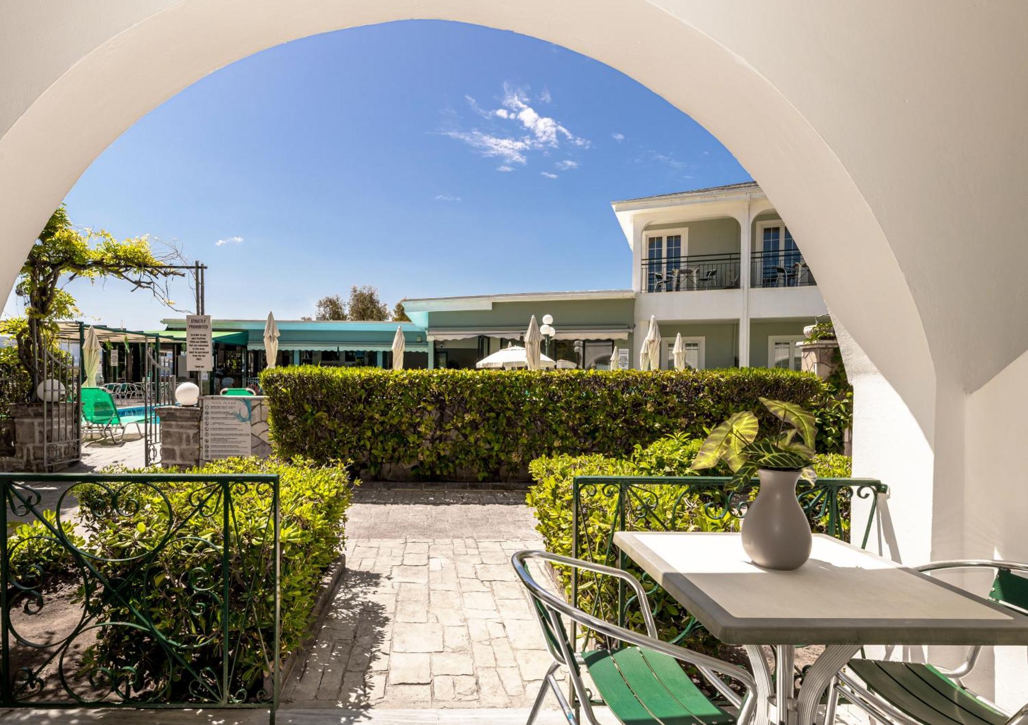 Sofia'S Hotel Kalamákion Екстериор снимка