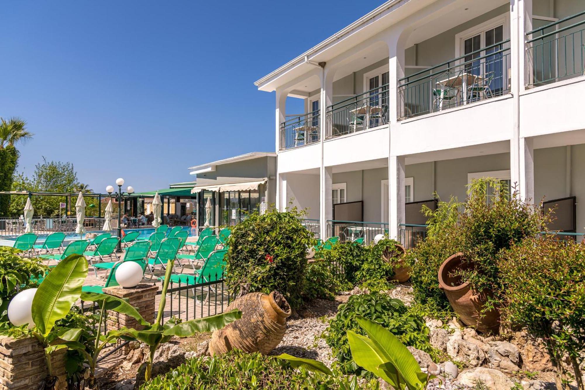 Sofia'S Hotel Kalamákion Екстериор снимка