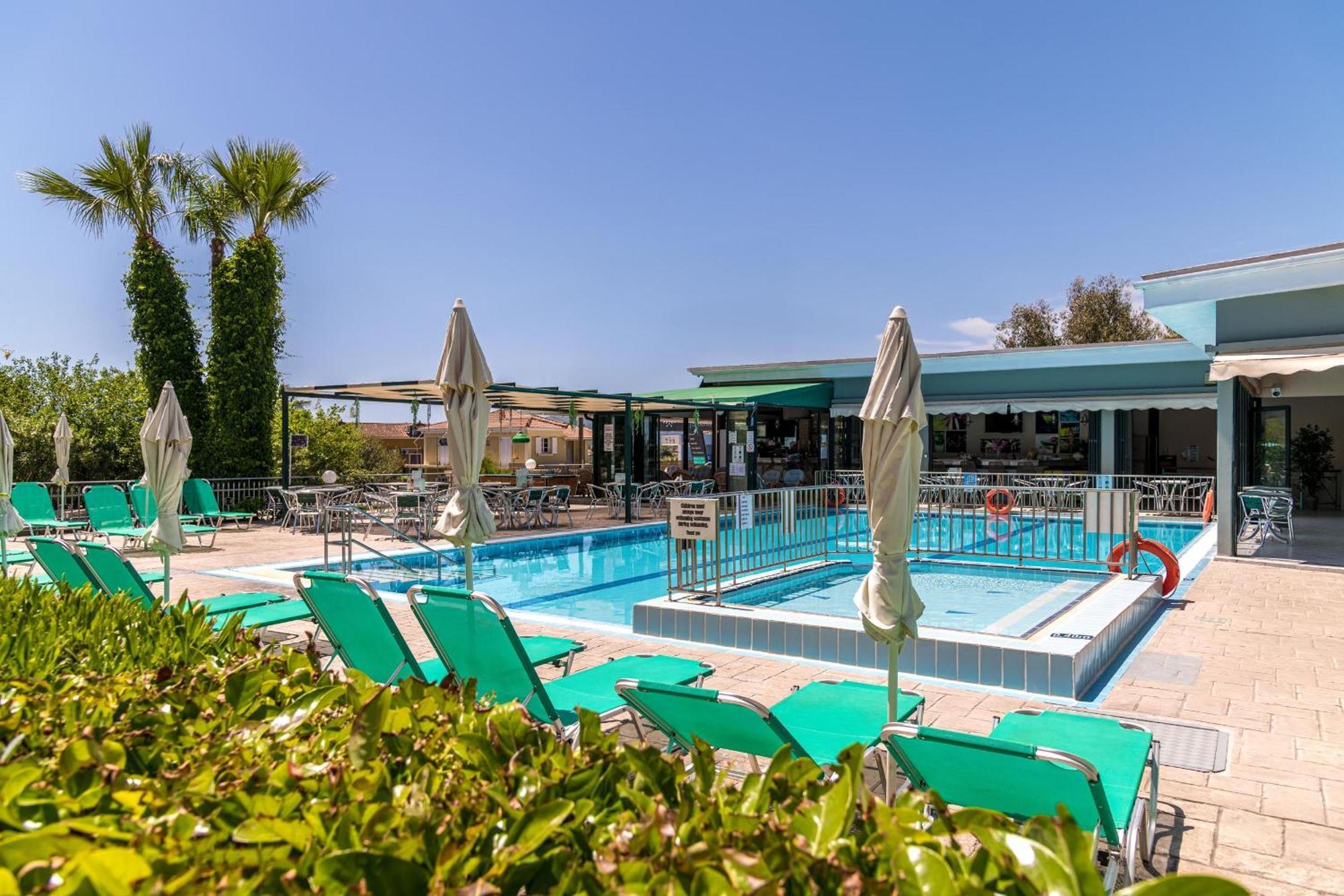 Sofia'S Hotel Kalamákion Екстериор снимка